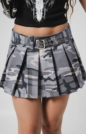 Minifalda streetwear CHILL - moda urbana colombiana