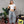 Top off shoulder Bellakita CHILL blanco cropped — algodón spandex con manga asimétrica y lettering script en serigrafía roja, top femenino streetwear hecho en Colombia