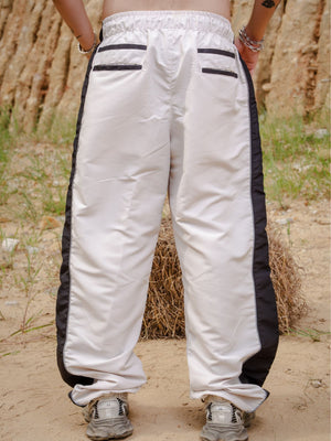 Parachute Track CHILL Crudo — pantalón baggy antifluido con estampado tribal, streetwear hecho en Colombia