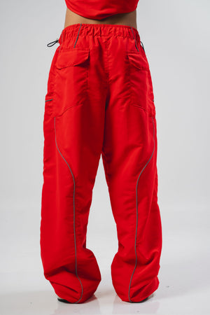 Parachute Reborn CHILL rojo — pantalón baggy antifluido con detalles reflectivos y estampado tribal serigrafía, streetwear hecho en Colombia