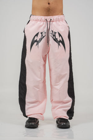 Parachute Track CHILL rosa — pantalón baggy antifluido con estampado tribal, streetwear colombiano