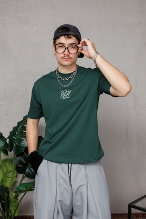 Camiseta regular fit CH Goth CHILL verde unisex — 100% algodón peruano 250gr con monograma gótico CH en serigrafía azul marino, básico premium streetwear hecho en Colombia