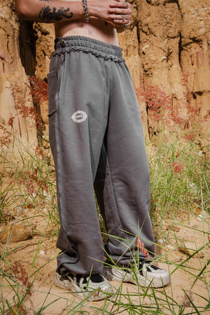 Sudadera Lace CHILL gris baggy 400gr — algodón premium con detalles raw edge deconstruidos y estampado en serigrafía, streetwear hecho en Colombia