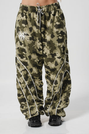 Sudadera Camo CHILL verde baggy — algodón con ribetes blancos y bordado tribal, streetwear hecho en Colombia