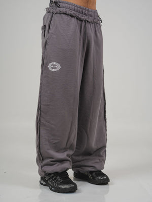 Sudadera Lace CHILL gris baggy 400gr — algodón premium con detalles raw edge deconstruidos y estampado en serigrafía, streetwear hecho en Colombia