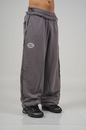 Sudadera Lace CHILL gris baggy 400gr — algodón premium con detalles raw edge deconstruidos y estampado en serigrafía, streetwear hecho en Colombia