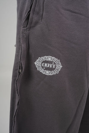 Sudadera Lace CHILL gris baggy 400gr — algodón premium con detalles raw edge deconstruidos y estampado en serigrafía, streetwear hecho en Colombia