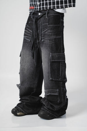 Twisted Cargo Jean CHILL negro washed baggy — denim con bolsillos cargo dobles y costuras blancas contraste, streetwear hecho en Colombia