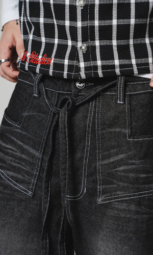 Twisted Cargo Jean CHILL negro washed baggy — denim con bolsillos cargo dobles y costuras blancas contraste, streetwear hecho en Colombia